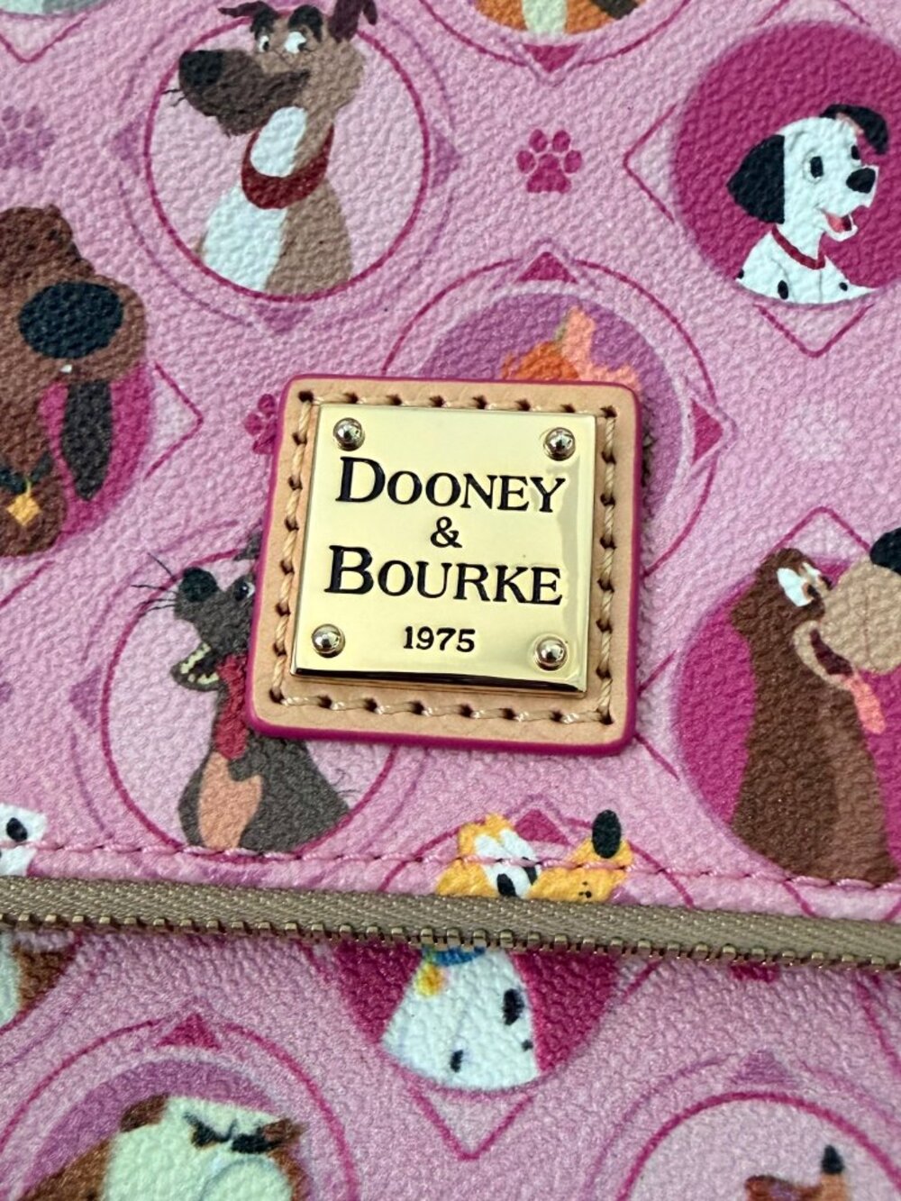 🐶 Disney Dooney & Bourke Pink "Disney Dogs" Foldover Crossbody 🐶 - Picture 7 of 7